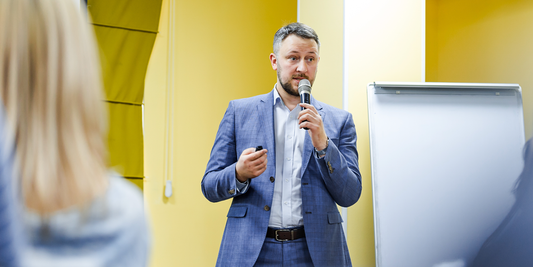 5 Reasons to Use Digital Effective Business Cards at an Event